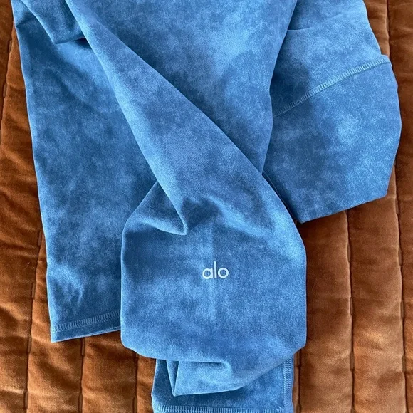 Alo Yoga Leggings - Picture 4 of 5